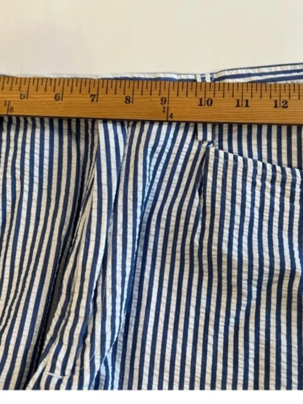 Gap Women High Waist Seersucker Shorts Size 10 Blue White Stripes Pockets.